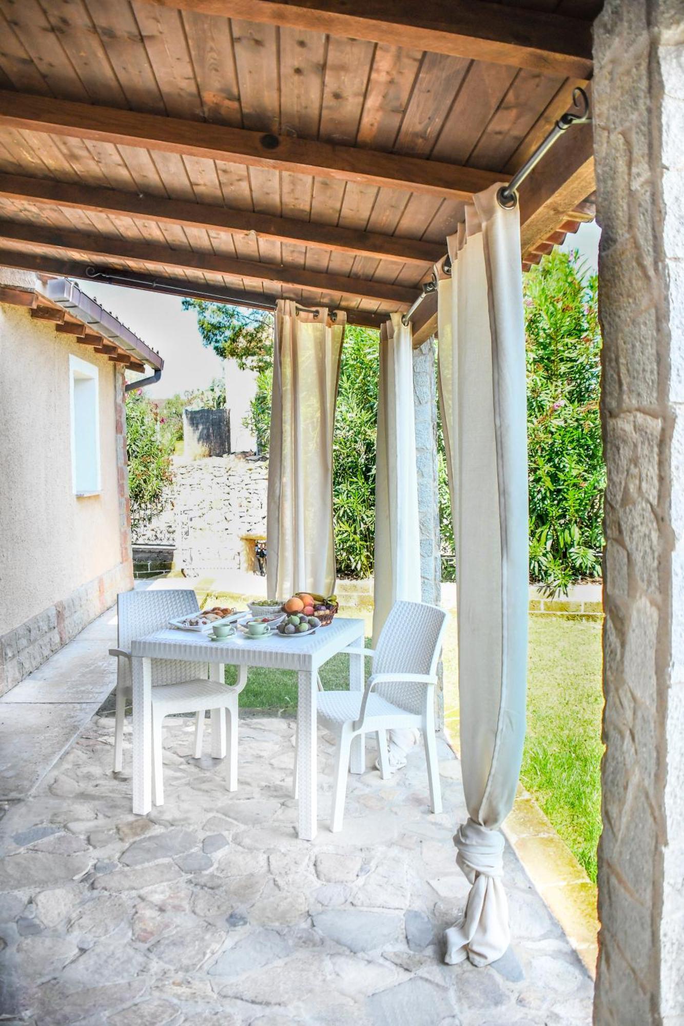 Domu Virginia Bed & Breakfast Castiadas Exterior photo